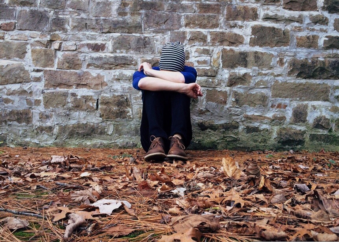 Suicidi mladih - kako prepoznati poteškoće i simptome i prevenirati suicid