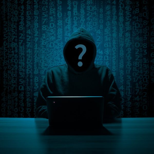 Ilustracija pedofili na internetu distribuiraju dječju pornografiju