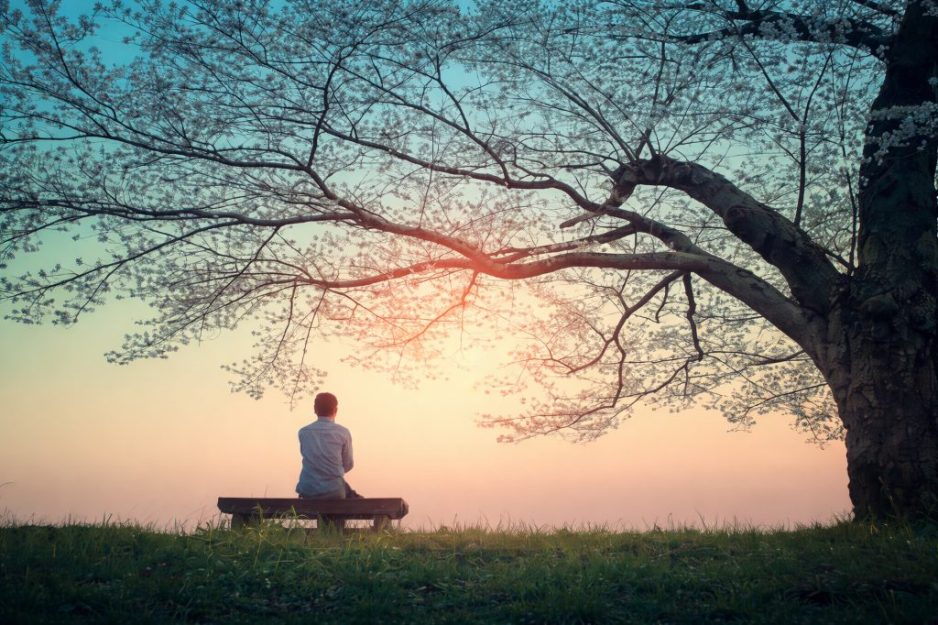 Zašto neki odrasli ne znaju biti sretni kad je napokon dobro – O traumi, iščekivanju gubitka i strahu od mira